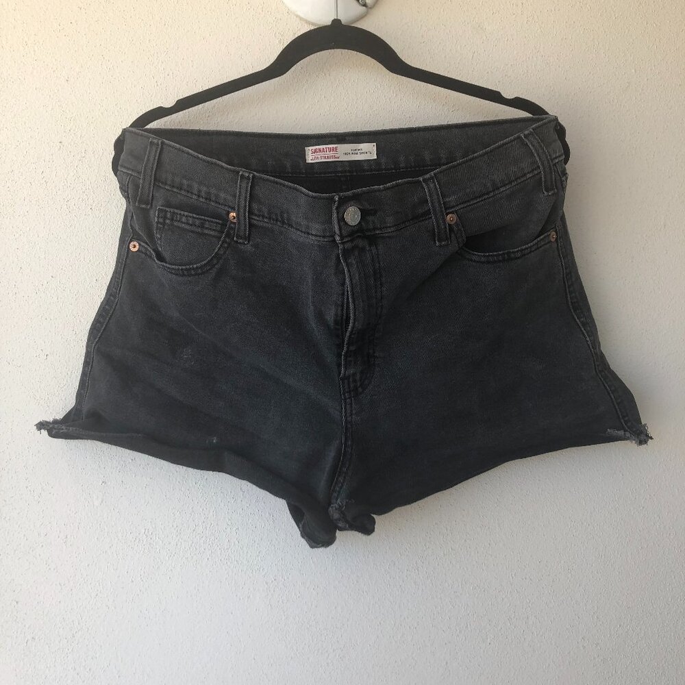 NWOT Women´s Levi´s Signature Levi Strauss Cut Off Black Shorts Size 14 W32